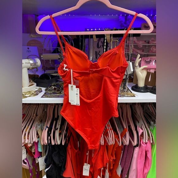 NWT Good American Showoff One Piece
Swimsuit various sizes - Picture 9 of 11